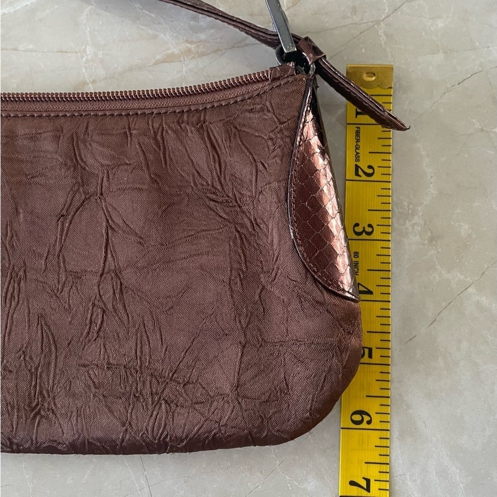 Vintage Bruno Magli
•russet colored
•Made in Italy
•Leather fabric handbag - Picture 2 of 4